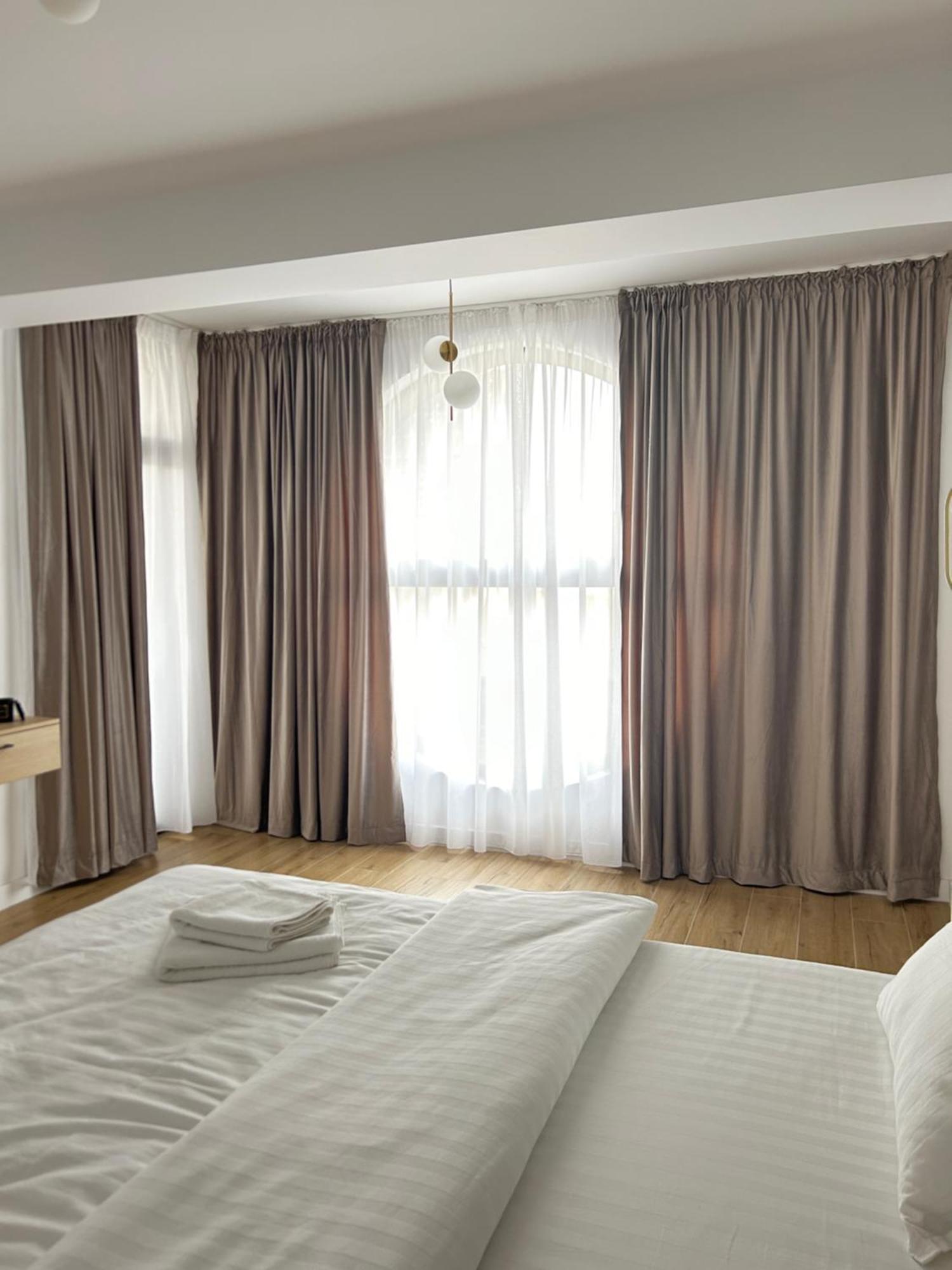 Mirror Apartments Satu Mare Exterior foto